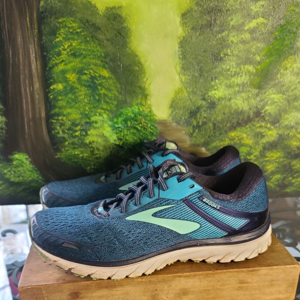 Brooks GTS 18 running shoe